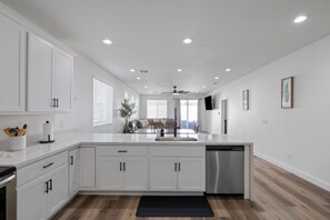 Fridge, microwave, oven, stovetop - New 4BR + Bunk Room | Mountain Views + Fire Pit (Phoenix)