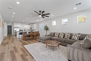 Smart TV - New 4BR + Bunk Room | Mountain Views + Fire Pit (Phoenix)