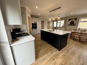 Private kitchen - Renovated Cottage in Sherborne With Stunning Views (Sherborne)