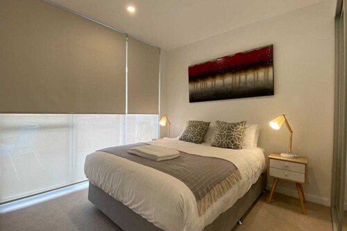 2BR Light-Filled and Cosy Apartment