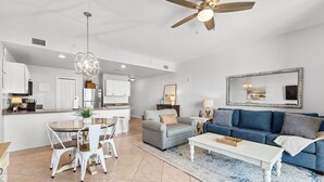 Smart TV - Gulf Views - Beach Chair Service - Zero Entry Pool + Hot Tub - Beach Resort 403 (Miramar Beach)