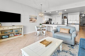 Smart TV - Gulf Views - Beach Chair Service - Zero Entry Pool + Hot Tub - Beach Resort 403 (Miramar Beach)