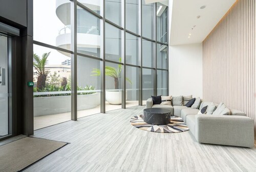 Stylish Phillip Apartment with Gym & Pool