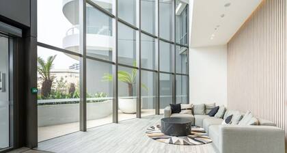 Stylish Phillip Apartment with Gym & Pool