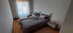 3 bedrooms, iron/ironing board, travel crib, free WiFi - Perto da Ria de Aveiro, Perto das Cidades de Ílhavo e Aveiro, no Meio do Campo (Ílhavo)