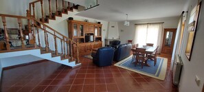 Interior - Perto da Ria de Aveiro, Perto das Cidades de Ílhavo e Aveiro, no Meio do Campo (Ílhavo)