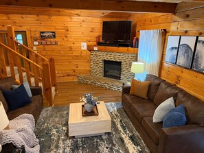 Smart-tv, een open haard, videospelletjes en tafelvoetbal