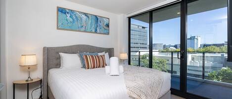 2 slaapkamers, een strijkplank/strijkijzer, gratis wifi, beddengoed