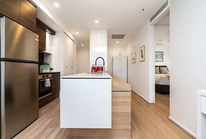 Refrigerador, microondas, horno, placa de cocina