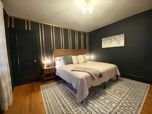 3 bedrooms, iron/ironing board, internet, bed sheets