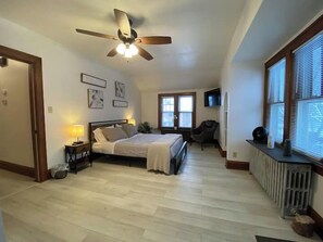 2 chambres, fer et planche à repasser, accès à Internet, literie fournie