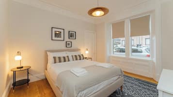 2 bedrooms, desk, iron/ironing board, WiFi