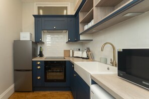 Fridge, microwave, oven, stovetop - James Street · Beautifully Renovated 2 Bedroom Apartment (Stirling)