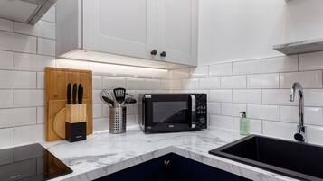 Cookware/dishes/utensils