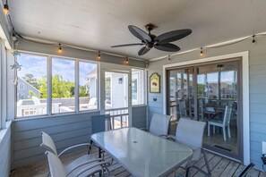 Outdoor dining - Oceanside classic in the heart of Duck, NC by Sun Realty (Duck)