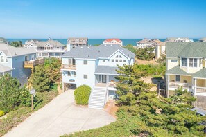 Exterior - Oceanside vacation rental steps away from the beach access in Corolla, NC! (Corolla)