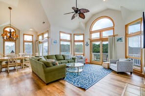 Smart-TV, fotballspill og stereoanlegg