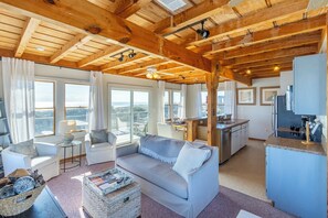 Smart TV - Classic oceanfront home on Hatteras Island with incredible views! (Avon)