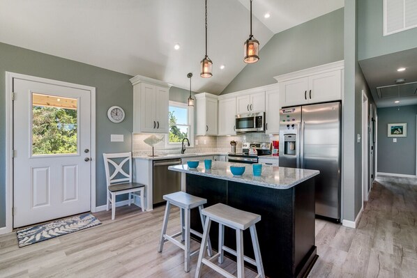 Fridge, microwave, oven, stovetop - Newly constructed pet-friendly Hatteras Island home with hot tub (Avon)