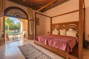 8 bedrooms, WiFi, bed sheets