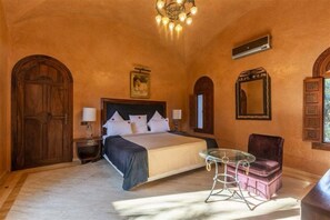8 chambres, Wi-Fi, draps fournis