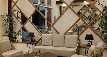 Deluxe Studio - Fast WiFi, 55" UHD TV with Netflix & Prime Video, Free Pool