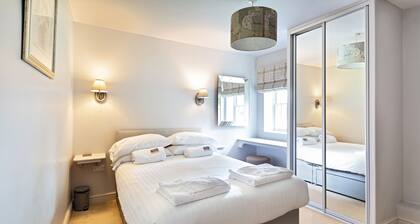 The Milking Parlour Grande -9 bedroom property with hot tub