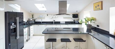 Réfrigérateur, micro-ondes, four, lave-vaisselle