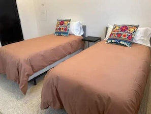 2 bedrooms, iron/ironing board, free WiFi, bed sheets