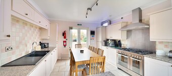 Amber Lodge - 3 bedroom bungalow with hot tub