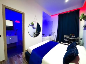 Royal Room | Premium bedding, down comforters, Select Comfort beds - Matriosca suites (Rome)