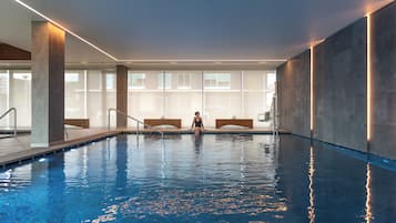 Innenpool, Außenpool (je nach Saison geöffnet), Cabañas (gegen Gebühr)