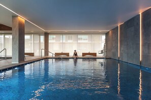 Indoor pool, seasonal outdoor pool, cabanas (surcharge), sun loungers - Doubletree By Hilton Lagoa Azores (Lagoa)