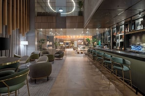 2 quầy bar/khu lounge, bar ở tầng thượng