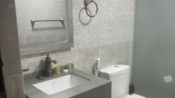 Triple Room | In-room safe, free WiFi