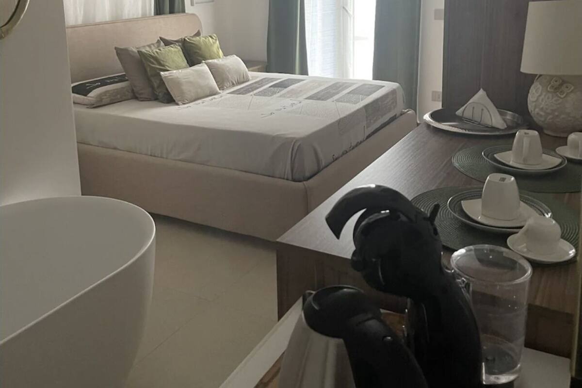 Suite – deluxe, 1 soverom, ikke-røyk, sjøutsikt | Sengetøy av topp kvalitet, memory foam-senger og lydisolert