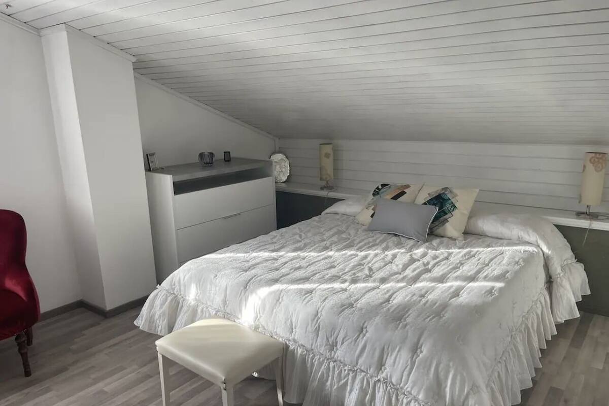 Loftsrom – classic, 2 soverom, sjøutsikt | Sengetøy av topp kvalitet, memory foam-senger og lydisolert