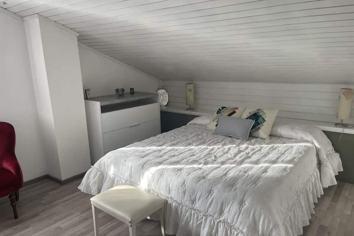 Klassieke loft, 2 slaapkamers, uitzicht op zee | 2 slaapkamers, luxe beddengoed, bedden met traagschuimmatras