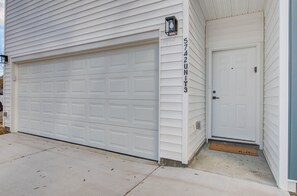 Exterior detail - Central location - Dog Friendly w/ YARD! #3 (Hanahan)