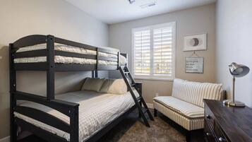 3 soverom, strykejern/-brett, reiseseng for barn og wi-fi