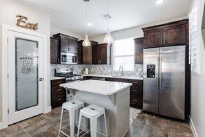 Cadeirão de bebê, mesas de jantar