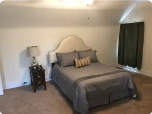 3 bedrooms, desk, iron/ironing board, travel cot