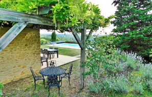 Outdoor dining - Amazing home in Plazac (Plazac)