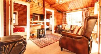 Cozy Mountain 2 Bed Log Cabin