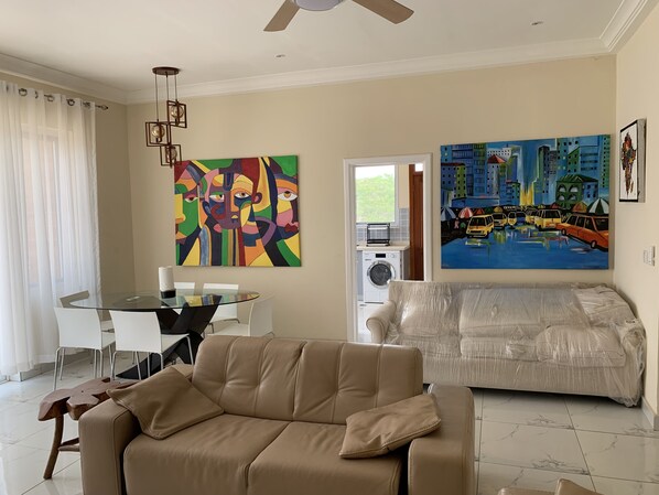 Apartment, 2 Bedrooms, Non Smoking, Private Bathroom | Living area