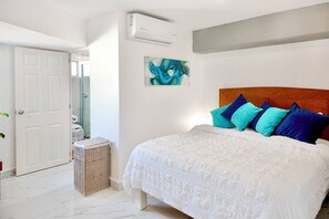 3 bedrooms, desk, free WiFi, bed sheets - Romantic Zone, 3 bedroom, comfortable modern, view condo with breakfast included (Puerto Vallarta)