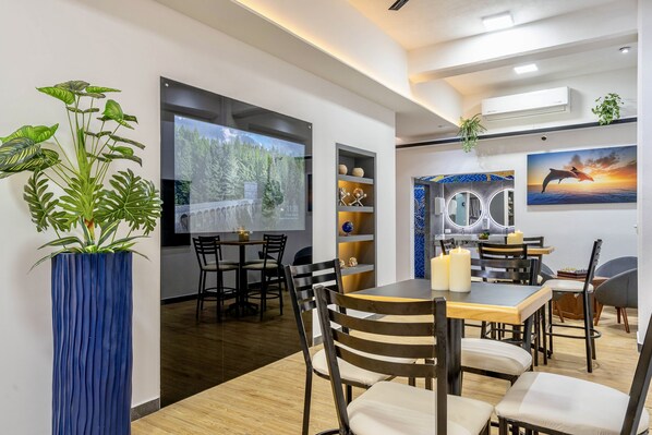 Dining - Private and complete romantic zone, 14 bed boutique hostal with impressive areas (Puerto Vallarta)