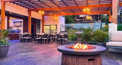 Romantic Zone, 5 star, private, 14 bed Boutique Hostal with breakfast included