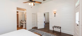Charming 3-bedroom house with AC and WiFi in fabulous Luling