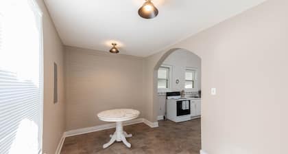 Charming 3-bedroom house with AC and WiFi in fabulous Luling